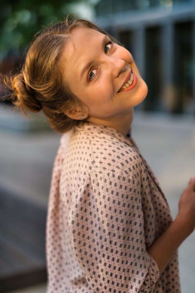 Sesja fotograficzna portretowa, plenerowa z modelką w Poznaniu