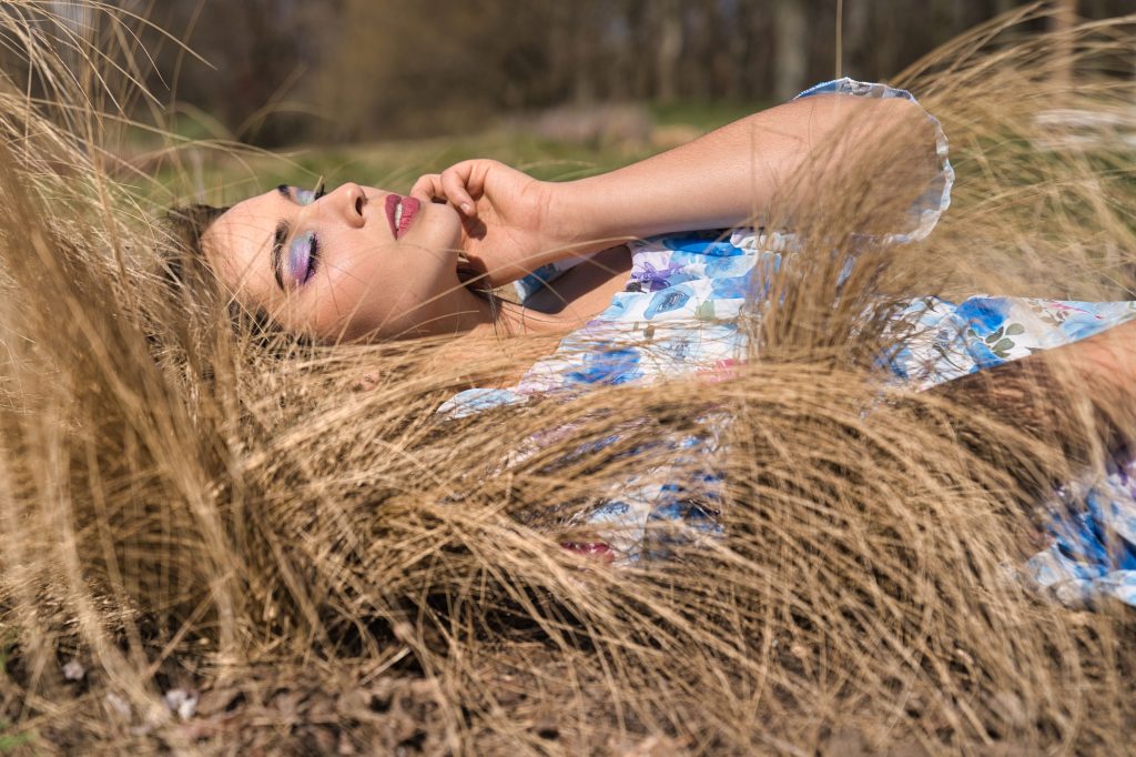 Sesja fotograficzna Poznań portretowa, plenerowa z modelką