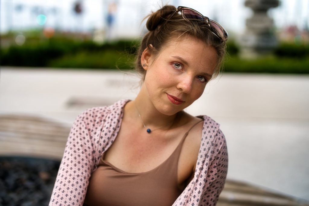 Sesja fotograficzna portretowa, plenerowa z modelką w Poznaniu