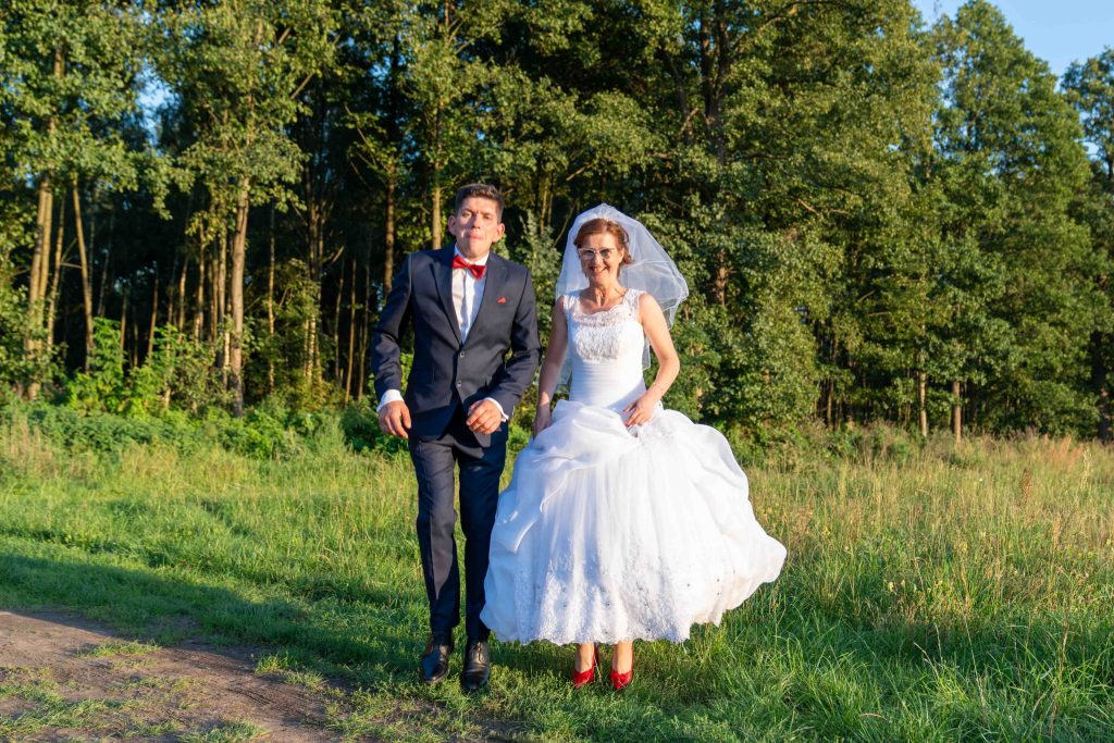 Fotograf Poznań - Sesja fotograficzna ślubna plenerowa